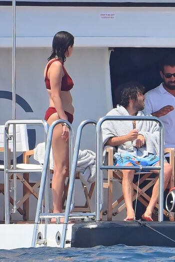 Selena gomez  page leaked private photo uncensored HD quality