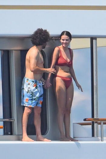 Selena gomez  page leaked private photo uncensored HD quality