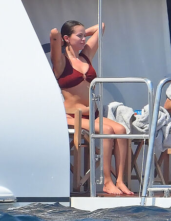 Selena gomez  page leaked private photo uncensored HD quality