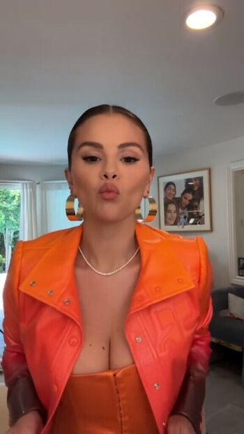 Selena gomez  page leaked private photo uncensored HD quality