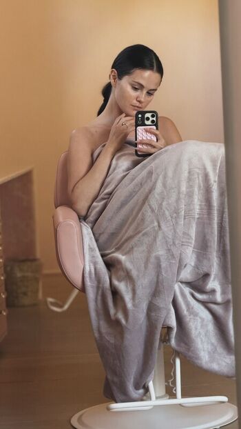 Selena gomez leaked private photo uncensored HD quality