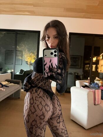 Sophie mudd  page leaked private photo uncensored HD quality