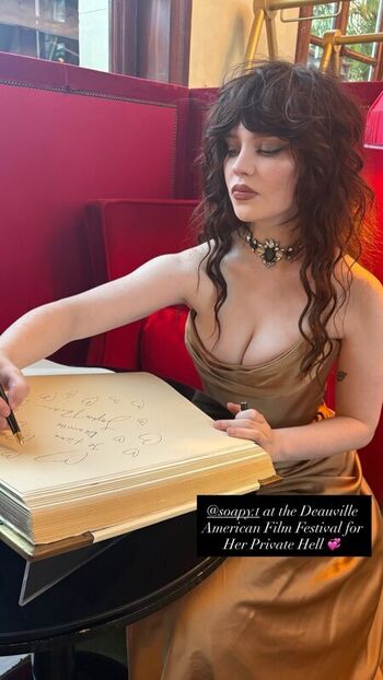 Sophie thatcher  page leaked private photo uncensored HD quality