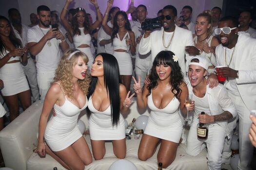 Taylor swift  page leaked private photo uncensored HD quality