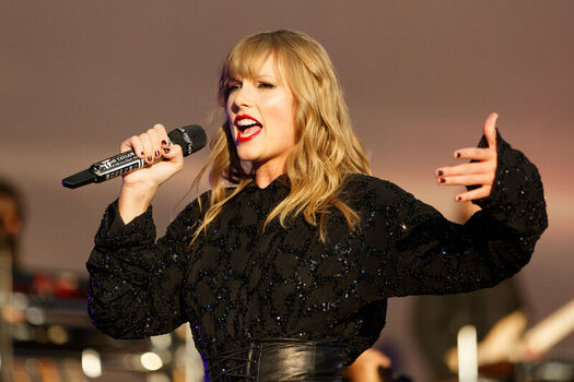 Taylor swift  page leaked private photo uncensored HD quality
