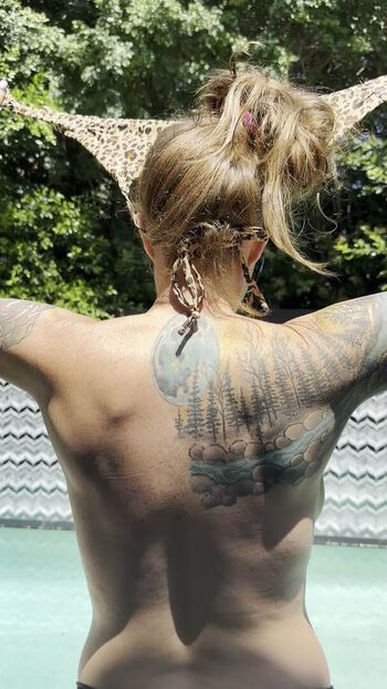 Theoilersgirlkait leaked private photo uncensored HD quality
