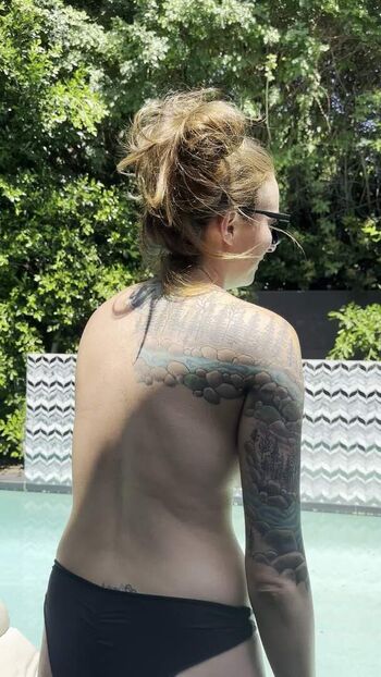 Theoilersgirlkait leaked private photo uncensored HD quality