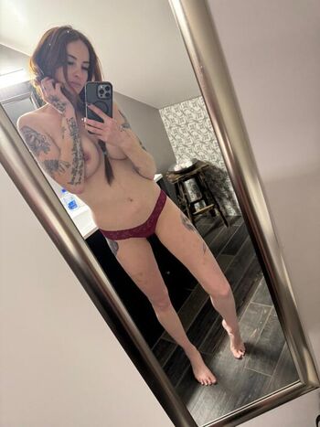 Theoilersgirlkait leaked private photo uncensored HD quality