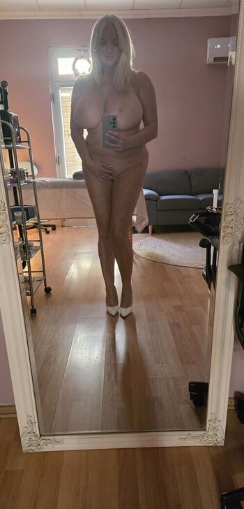Vesna pocuca sana  page leaked private photo uncensored HD quality