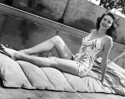 Vintage sexy celebs page leaked private photo uncensored HD quality
