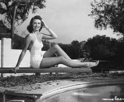 Vintage sexy celebs page leaked private photo uncensored HD quality
