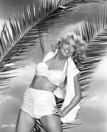 Vintage sexy celebs page leaked private photo uncensored HD quality