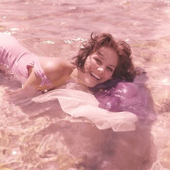 Vintage sexy celebs page leaked private photo uncensored HD quality
