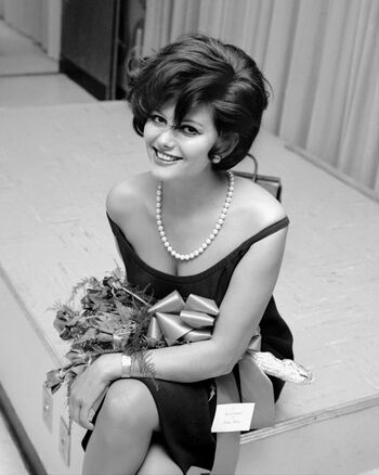 Vintage sexy celebs page leaked private photo uncensored HD quality