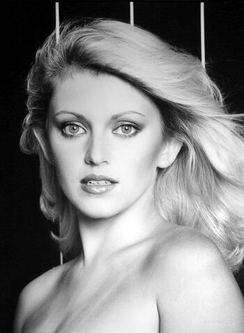 Vintage sexy celebs page leaked private photo uncensored HD quality