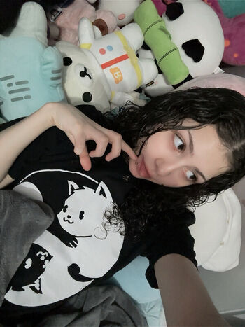 Xenluvsmiku leaked private photo uncensored HD quality