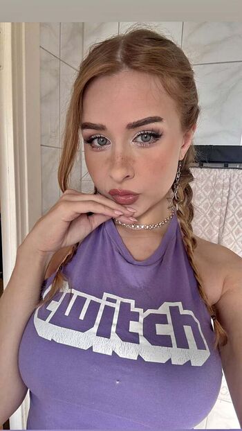 Yaboielina leaked private photo uncensored HD quality