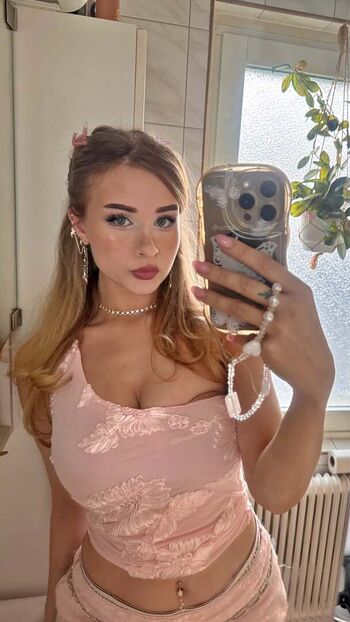 Yaboielina leaked private photo uncensored HD quality