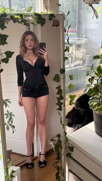 Yaboielina page leaked private photo uncensored HD quality
