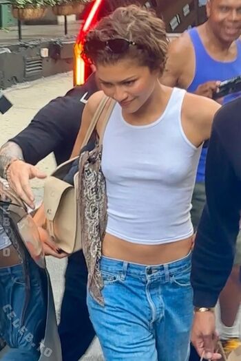 Zendaya page leaked private photo uncensored HD quality