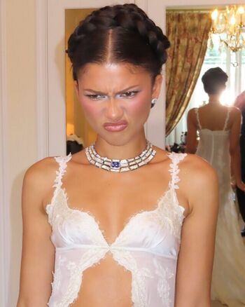 Zendaya page leaked private photo uncensored HD quality
