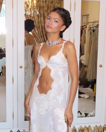 Zendaya page leaked private photo uncensored HD quality