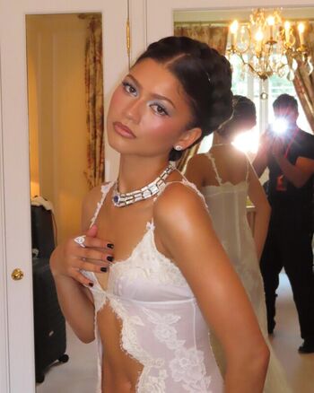 Zendaya page leaked private photo uncensored HD quality