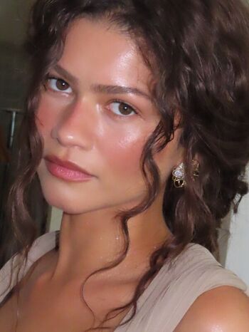 Zendaya page leaked private photo uncensored HD quality