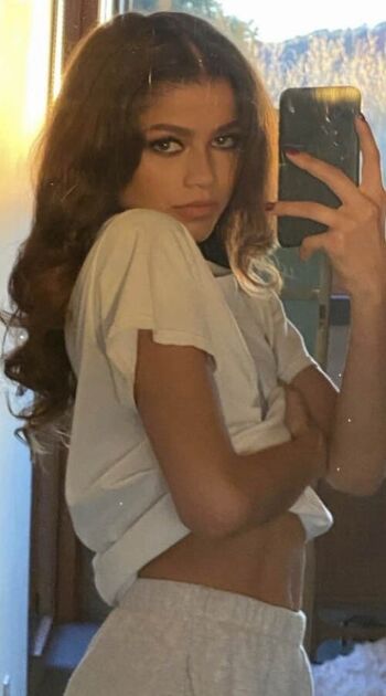 Zendaya leaked private photo uncensored HD quality