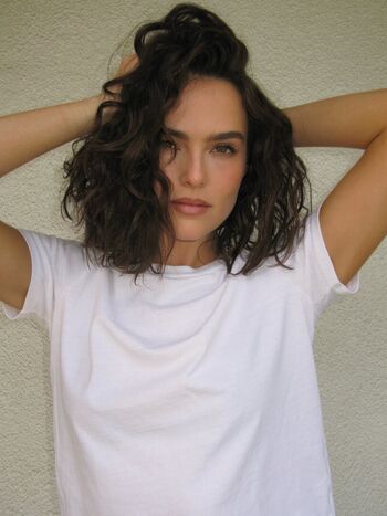 Zoey deutch page leaked private photo uncensored HD quality
