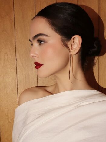 Zoey deutch page leaked private photo uncensored HD quality