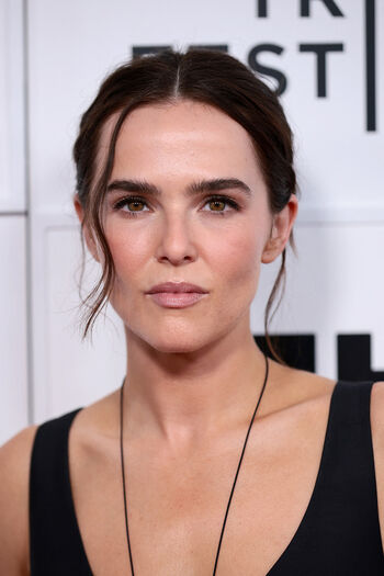 Zoey deutch page leaked private photo uncensored HD quality