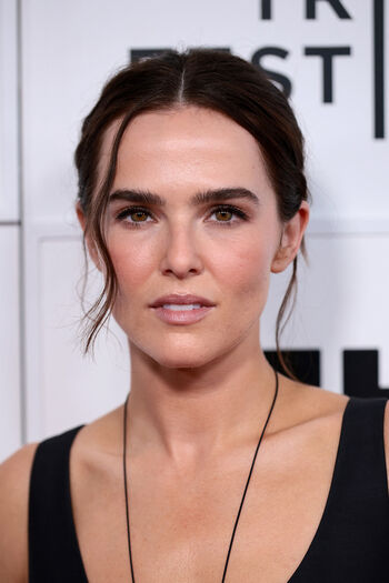 Zoey deutch page leaked private photo uncensored HD quality