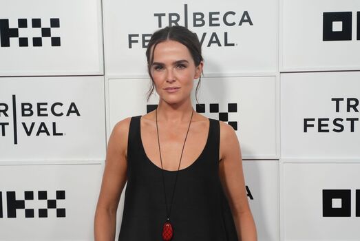 Zoey deutch page leaked private photo uncensored HD quality