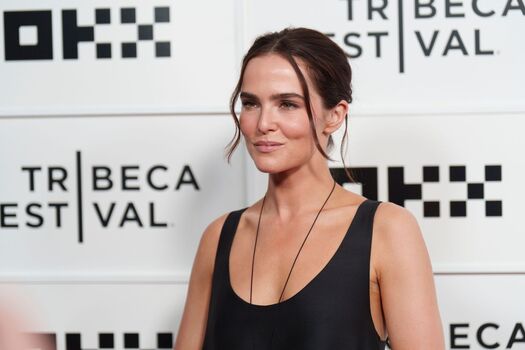 Zoey deutch page leaked private photo uncensored HD quality