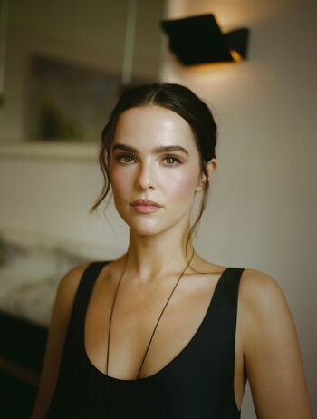 Zoey deutch leaked private photo uncensored HD quality