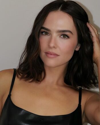 Zoey deutch leaked private photo uncensored HD quality