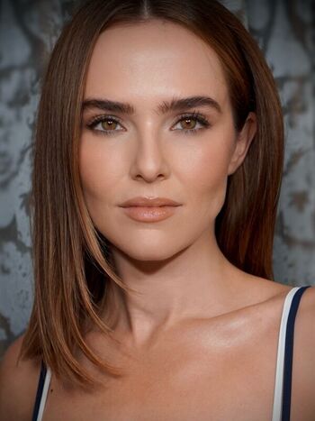 Zoey deutch page leaked private photo uncensored HD quality