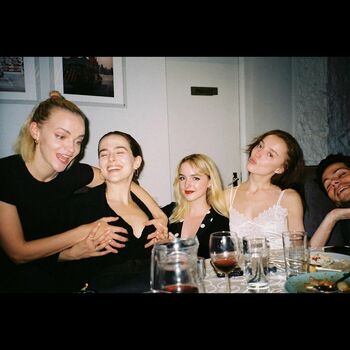 Zoey deutch page leaked private photo uncensored HD quality