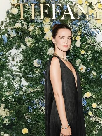 Zoey deutch leaked private photo uncensored HD quality